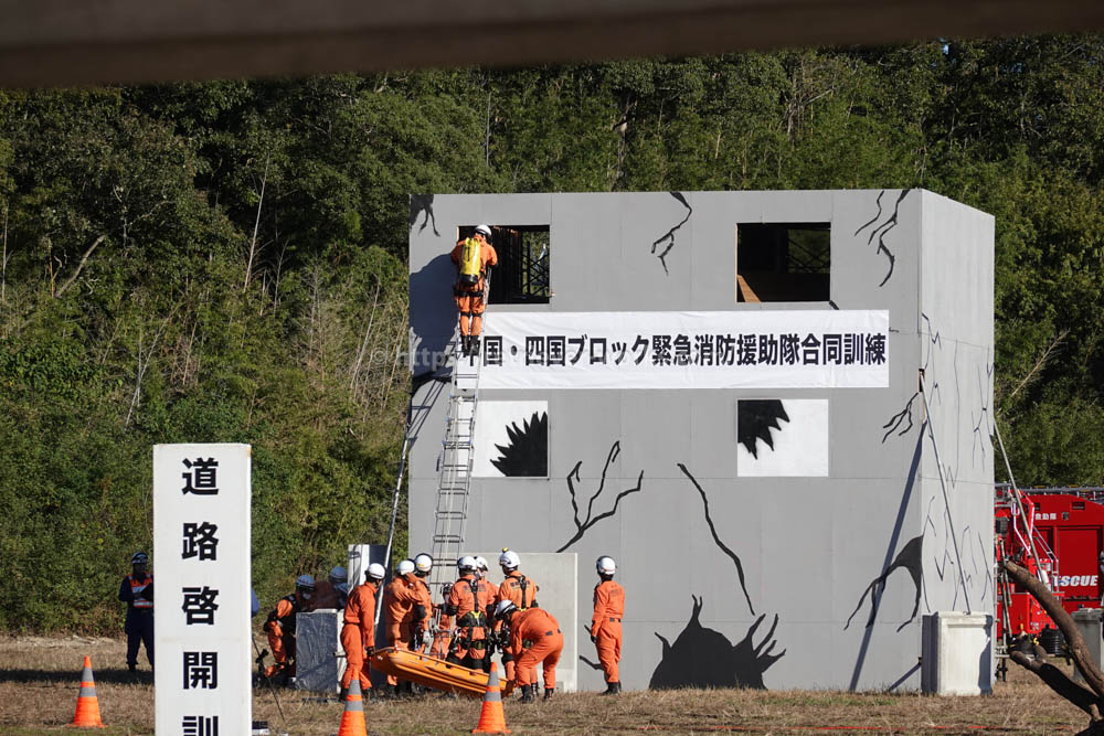 座屈中高層建物救助訓練