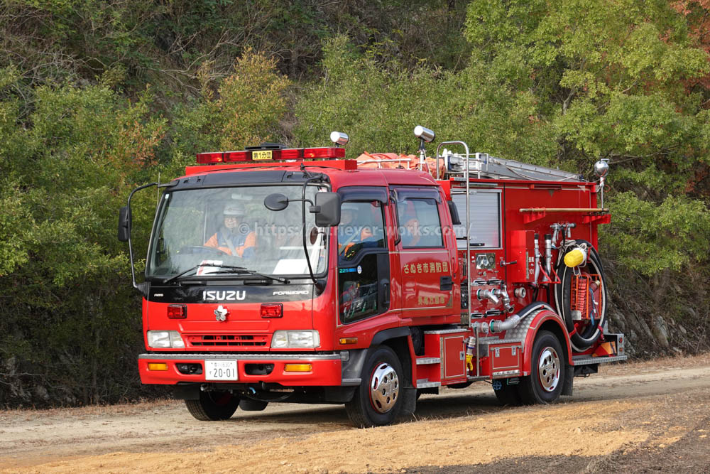 さぬき市消防団長尾方面隊　水槽付ポンプ車