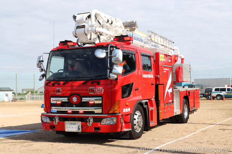 小松島市消防本部の屈折はしご車